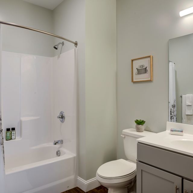 The Kinloch - Bathroom with Vanity and Bath tub 